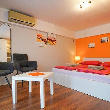 Margerita Apartment & Studio Ровінь Екстер'єр фото