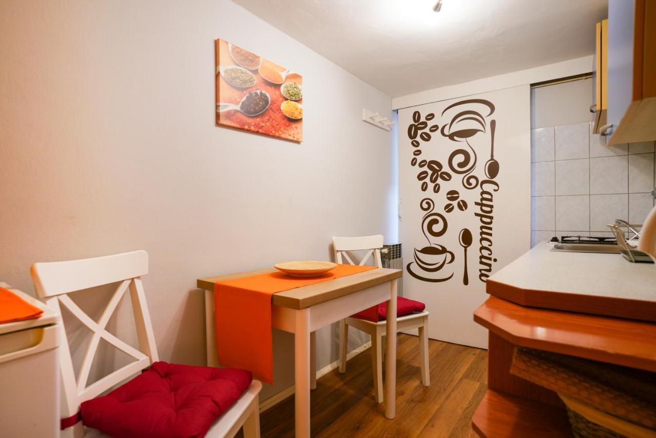 Margerita Apartment & Studio Ровінь Екстер'єр фото
